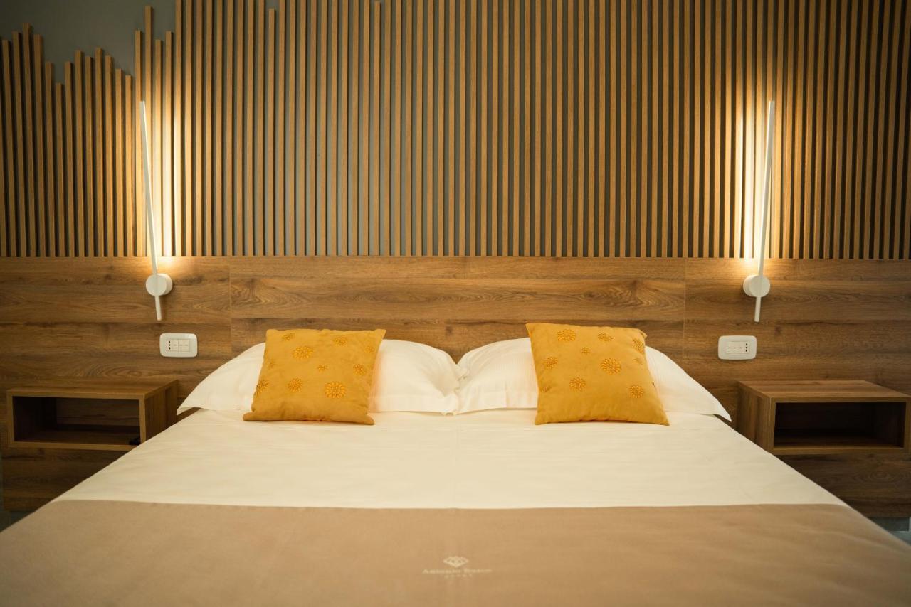 Antonio Busco Rooms Turi Exterior foto